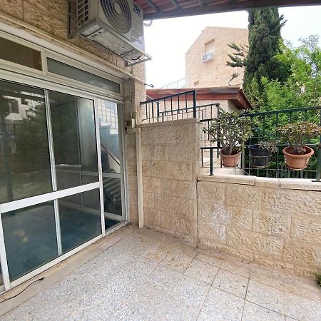 Apartmán דירת גן מרווחת במיקום מעולה עם נטפליקס חינמי Ma'ale Adumim Exteriér fotografie