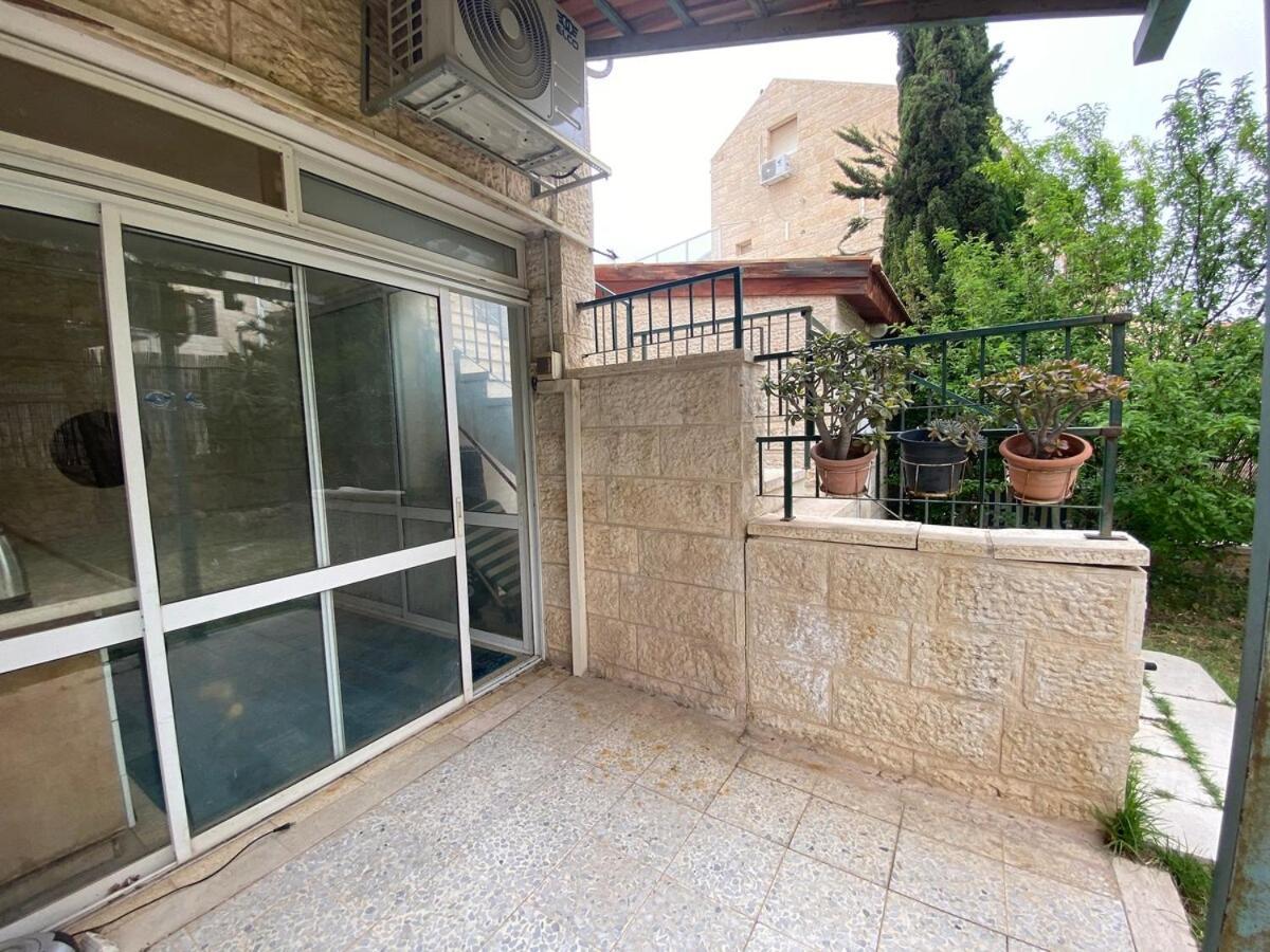 Apartmán דירת גן מרווחת במיקום מעולה עם נטפליקס חינמי Ma'ale Adumim Exteriér fotografie