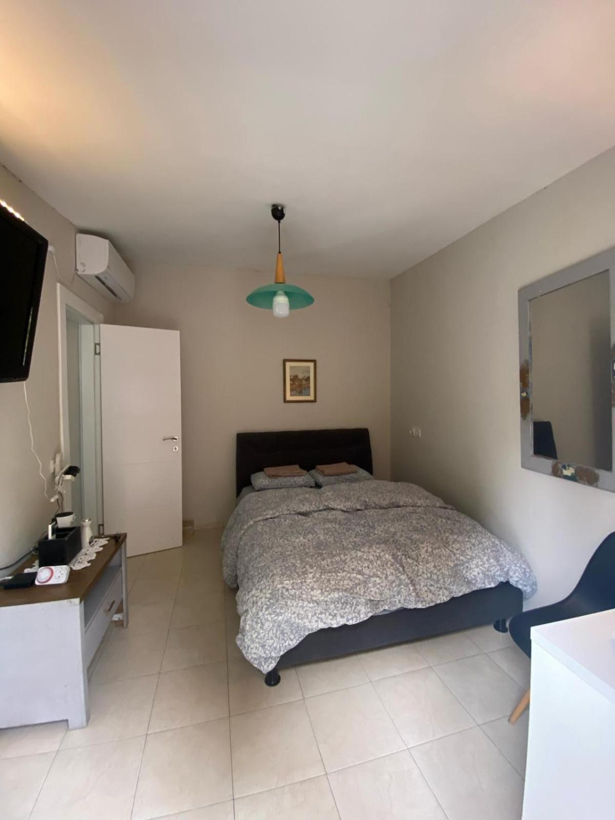Apartmán דירת גן מרווחת במיקום מעולה עם נטפליקס חינמי Ma'ale Adumim Exteriér fotografie