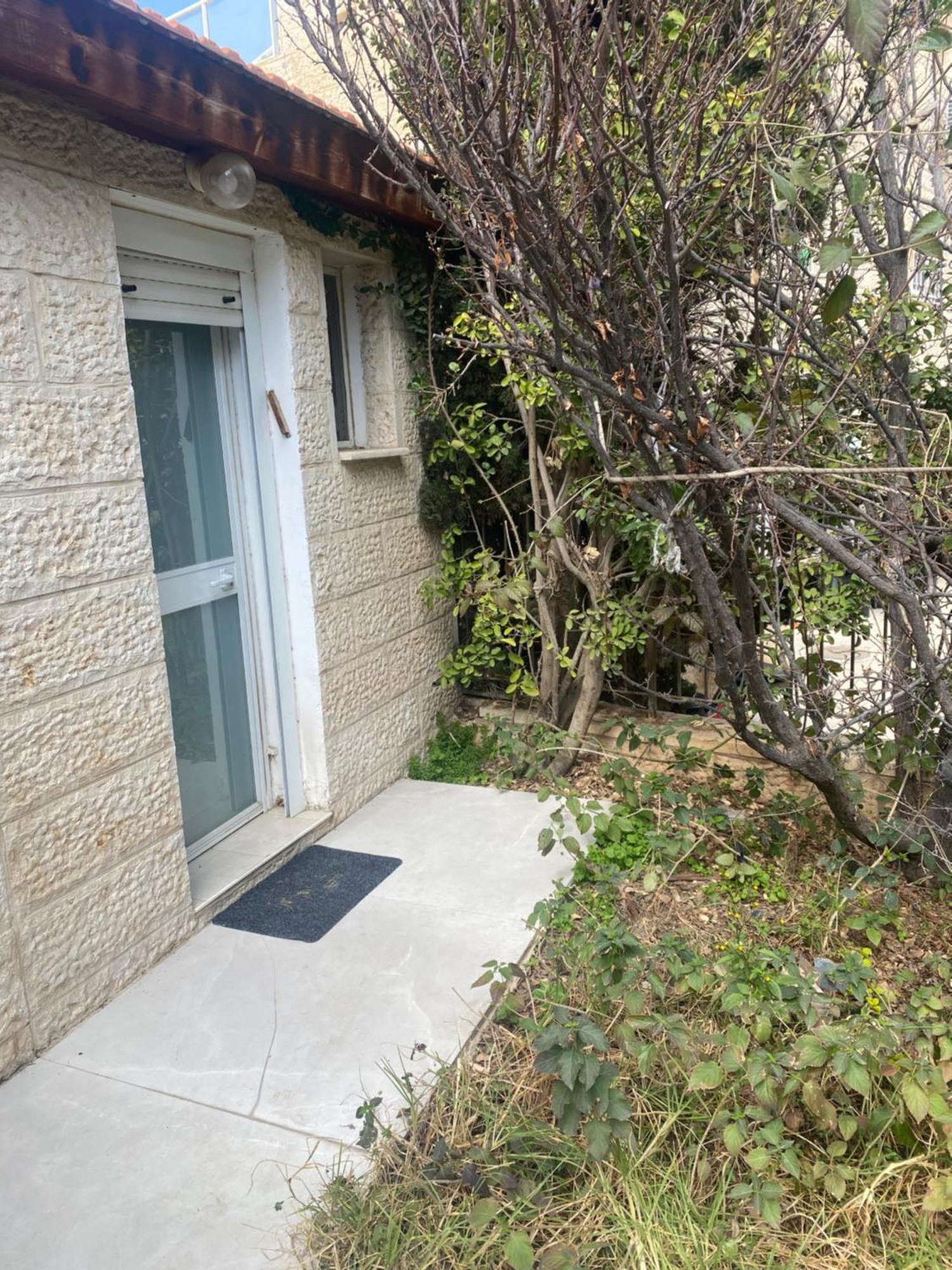 Apartmán דירת גן מרווחת במיקום מעולה עם נטפליקס חינמי Ma'ale Adumim Exteriér fotografie